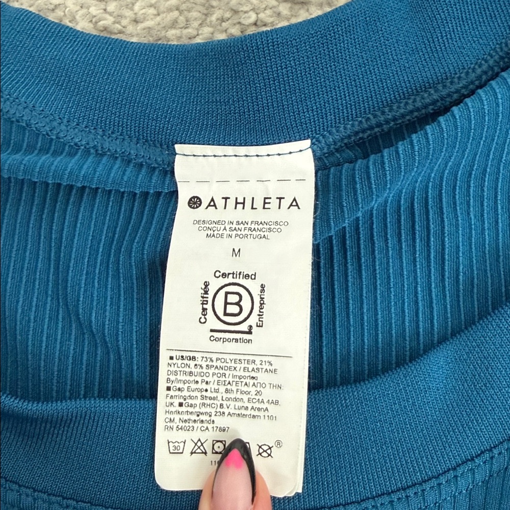 Athleta Women’s workout top - Picture 5 of 5